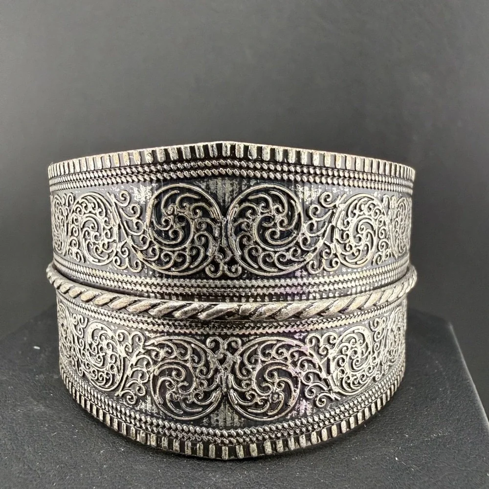 Vintage Chunky Cuff Bracelet‎ Silver Tone Embossed 7